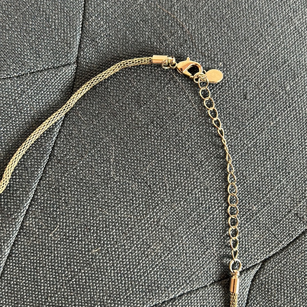 Dress Barn Silver Tone 4 Ring Pendant Necklace - Picture 3 of 4
